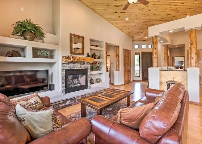 Torreon Townhome W/ Balcony: Hike, Fish & Unwind!