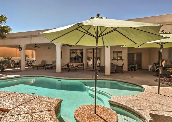 < 2 Mi To Lake Havasu: Spacious Home W/ Patio!