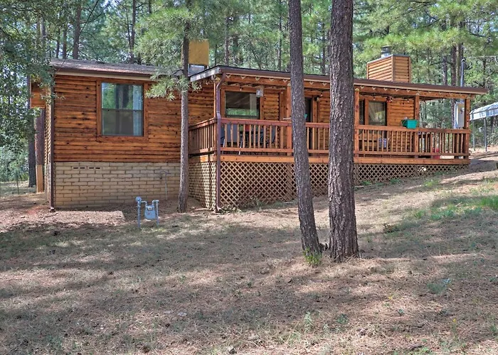 Updated Strawberry Family Cabin W/ 2 Private Decks
