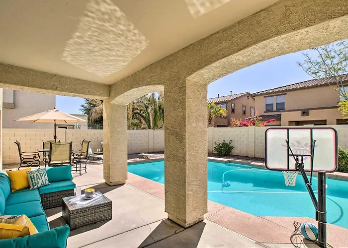 Game Room, Putting Green! Queen Creek Family Home
