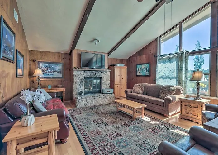 Flagstaff Townhome - Walk To Country Club & Pools!