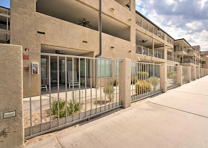 1 Mi To London Bridge: Condo W/ Pool Access