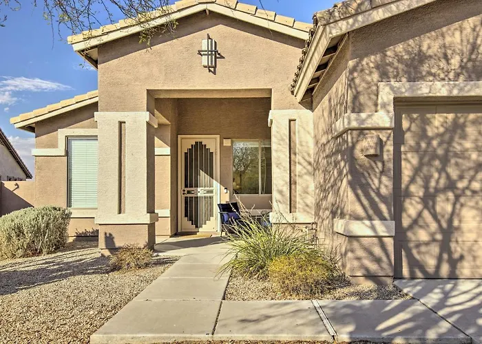 Hike & Golf: Goodyear Retreat W/ Patio + Fire Pit!