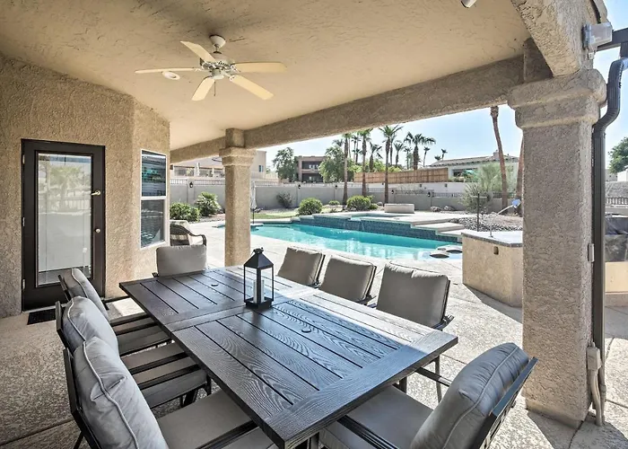 Putting Green And Bbq Modern Lake Havasu Oasis!