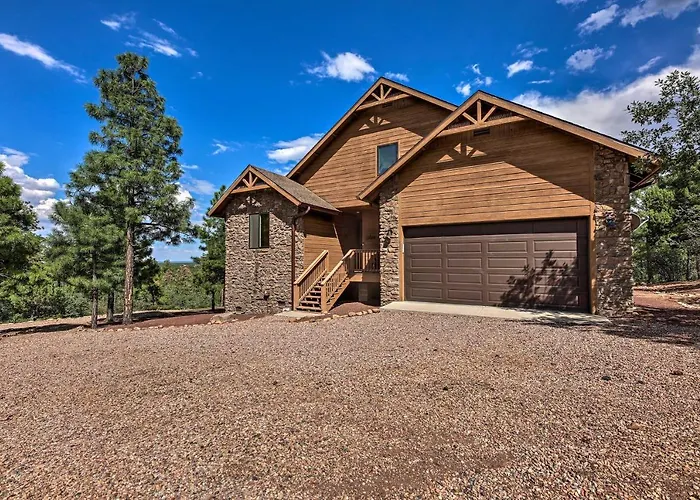 Deck&Views Dog-Friendly Cabin in Show Low!