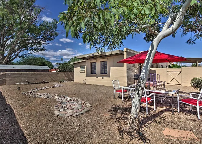 Tranquil Tucson Home W/ Yard - Walk To U Of A