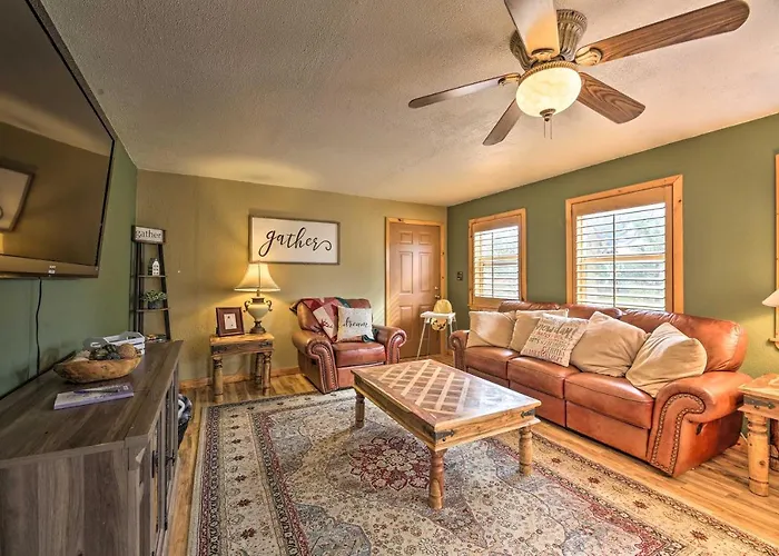 Cozy Escape With Yard Hike, Sightsee And Explore!