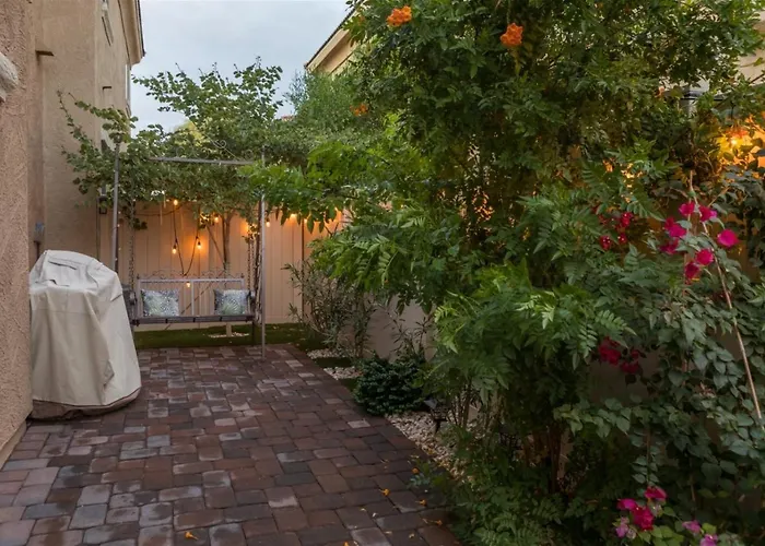 Gated Townhouse With 2 Suites, Heated Pool, Hot Tub