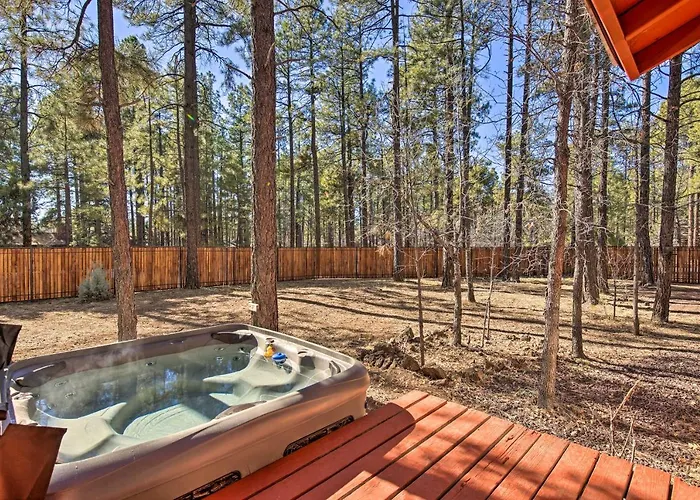 3-Cabin Pinetop Compound W/ Hot Tub & Yard