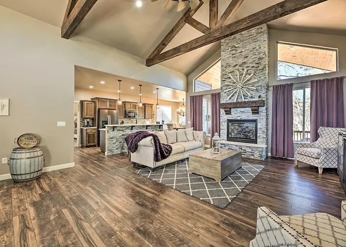 Hot Tub & Ponderosa Views! Luxe Cabin In Lakeside