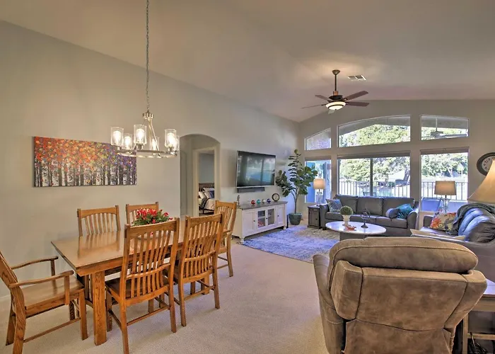 Snowbird & Golfer Oasis! Lake-View Peoria Retreat