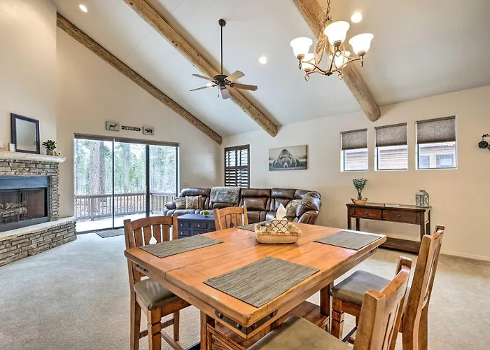 Deck & Game Room: Spacious Pinetop Cabin!