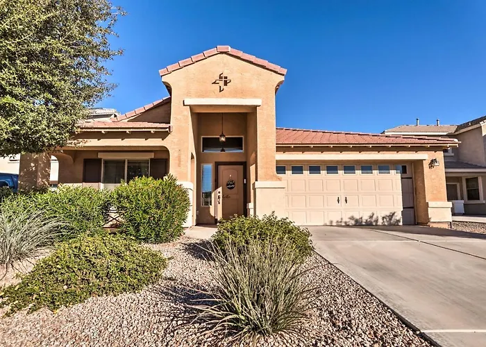 Maricopa Home W/ Swim-Up Bar, Heated Pool & Slide