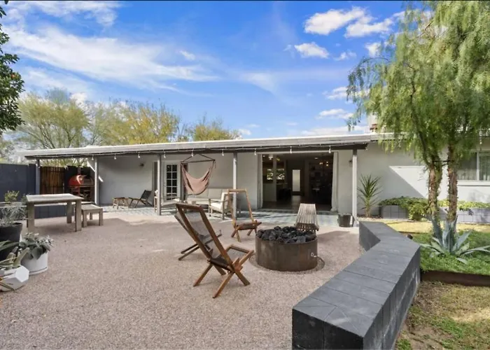 Mid-Century Stunner // Large Yard And Patio For Indoor/Outdoor Living
