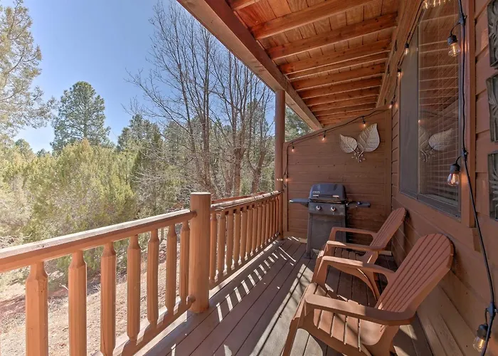 Near Lake & Trails: Show Low Condo W/ Grill!
