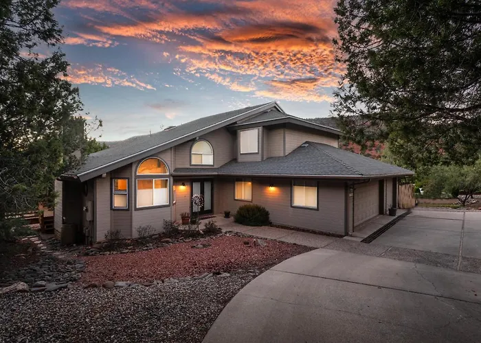 Spacious & Beautiful With Double Decks In Chapel Area