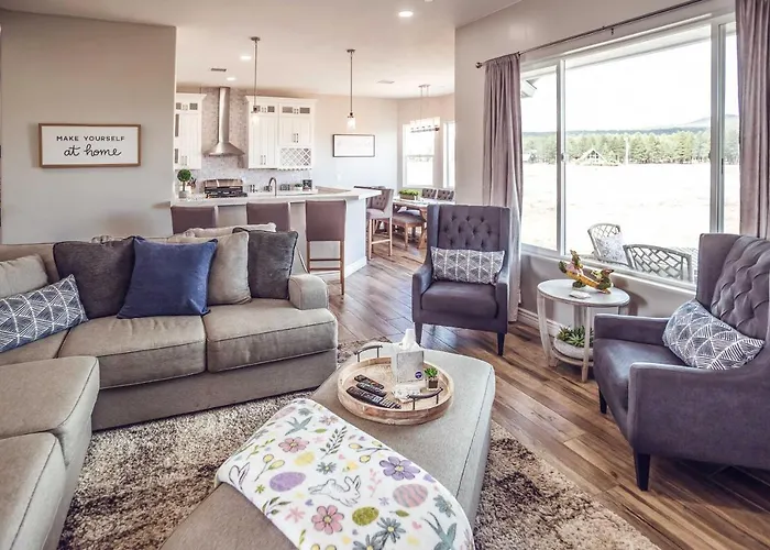 'Vistas Bonitas' Home W/ Patio: 7 Mi To Snowbowl!
