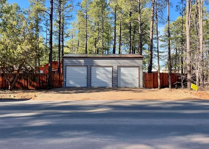 Hot Tub Hideaway In Pinetop: Bring Your Pet!