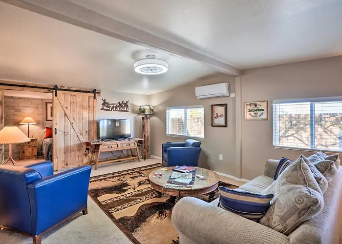 Western-Style Family Home: 15 Mi To Lake Pleasant