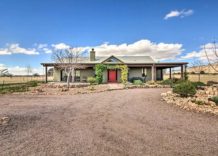 Pastoral Elgin Escape W/ Covered Patio & Grill!