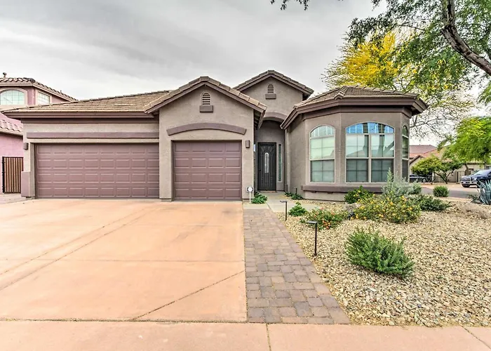 Private Pool & Hot Tub: Family Home In Phoenix!