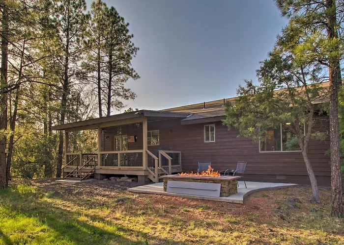 1 Mi To Rainbow Lake: Newly Built & Woodsy Retreat