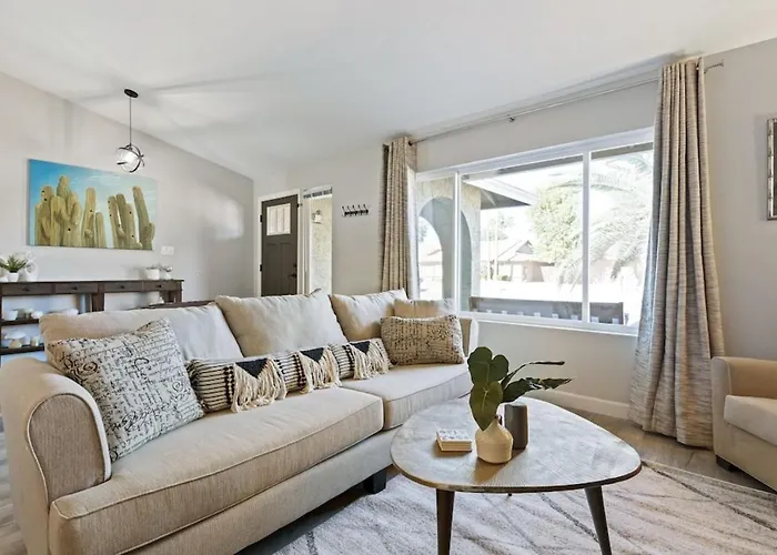 Modern And Stylish Remodeled 4 Bdrm W Htd Pool