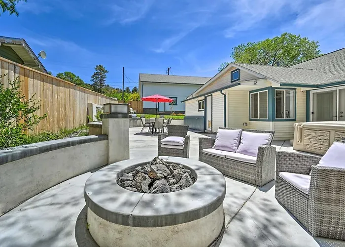 Stylish 'Basecamp 6850' Near Downtown Williams!