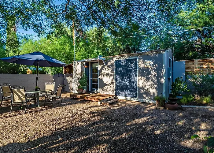 Cute Peaceful Tiny House Getaway W Backyard