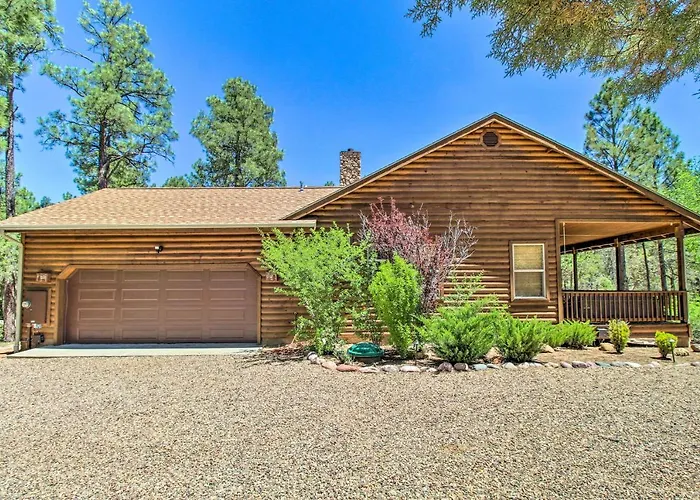 Wooded Hideaway! Spacious Show Low Log Cabin