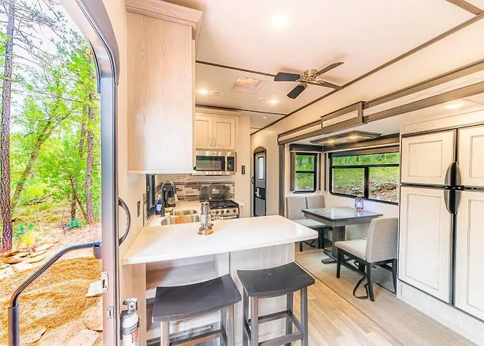 Luxury Glamper Retreat 14 Forest Site