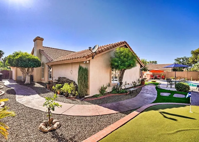 Pool, Putting Green, Fire Pit: Elegant Peoria Home