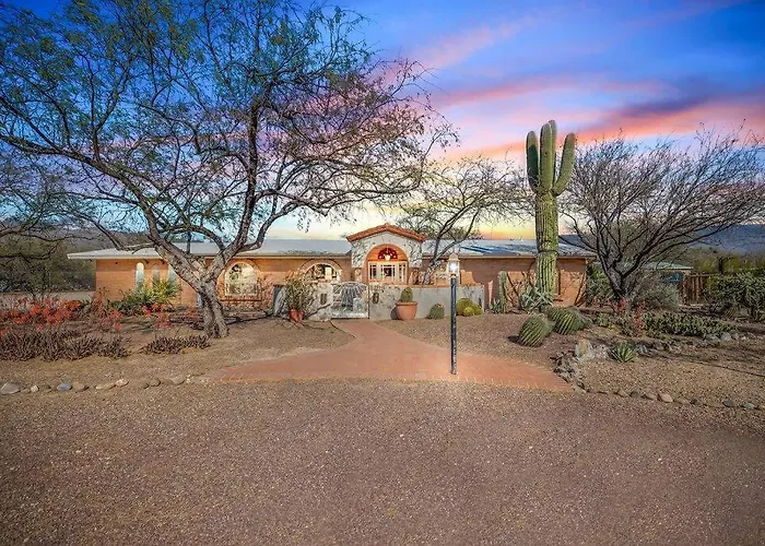 Saguaro Family Oasis - Pool, Hot Tub, Privacy Acre