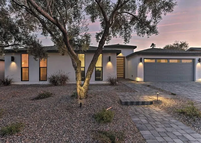 Quiet Luxury Estate W/ Heated Pool: Scottsdale