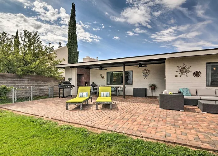 Lake Powell Views: Mid-Century Home In Page
