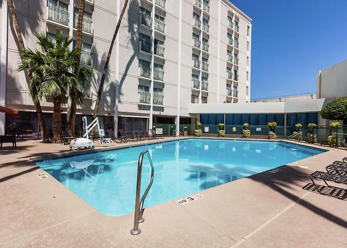 Doubletree By Hilton Phoenix Midtown
