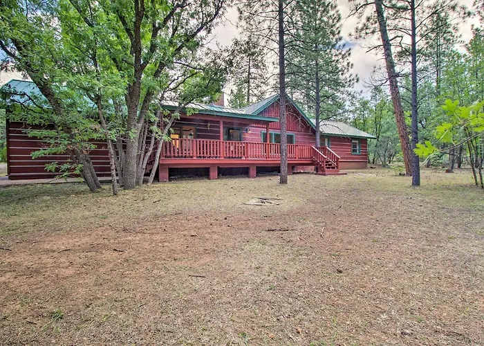 1 Mi To Rainbow Lake: Lakeside Cabin W/ Deck!