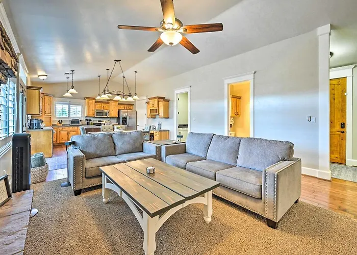 Bellemont Family Home W/ Hot Tub & Playground Set