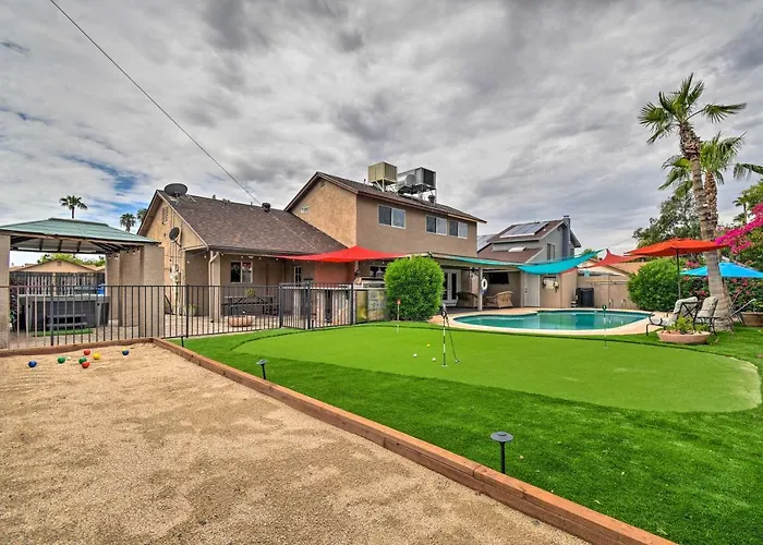 Hot Tub, Heated Pool & More! Relaxing Phoenix Home