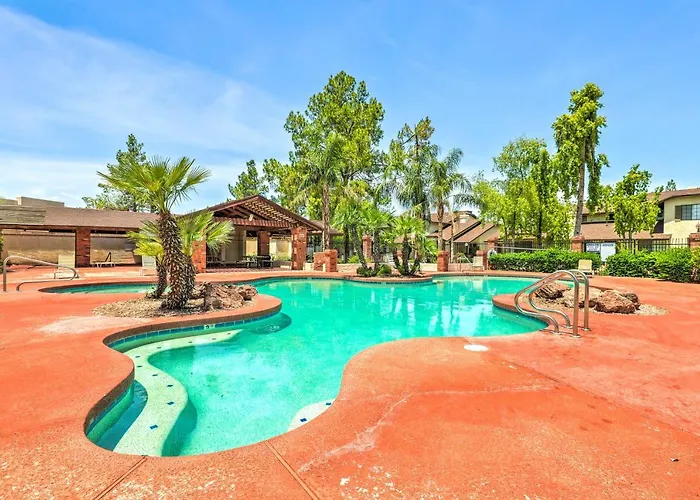 < 1 Mi To Downtown Gilbert: Home W/ Pool Access!