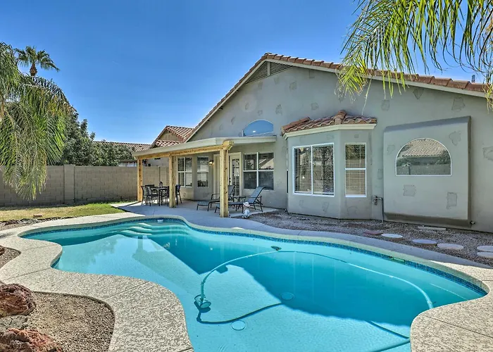 Patio + Fenced Yard: Family Retreat In Phoenix!