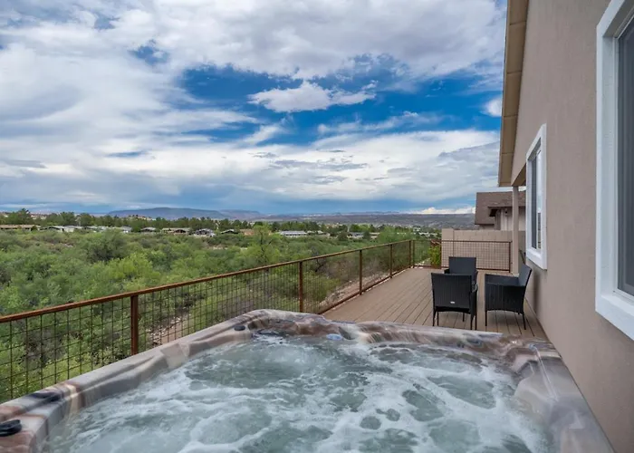 Stunning Views With Hot Tub In A Great Location 3 Bed 3 Bath