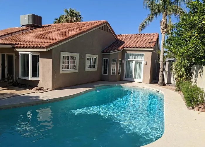 Heated Pool - Spacious, Cheerful Home 5Br/3Bath