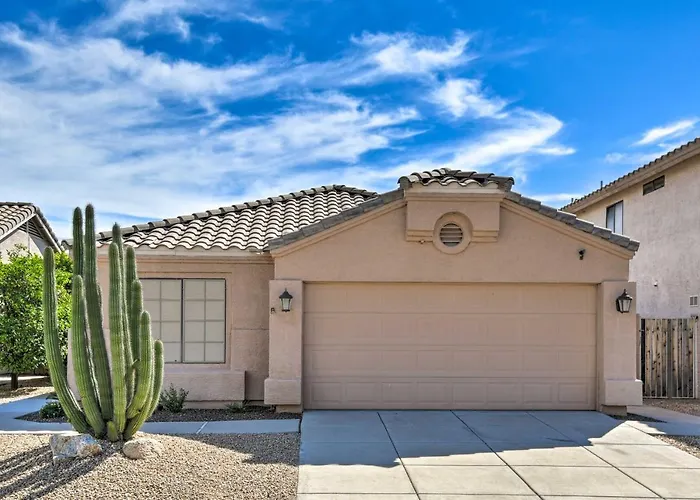 Patio & Grilling Station: Family Home In Glendale