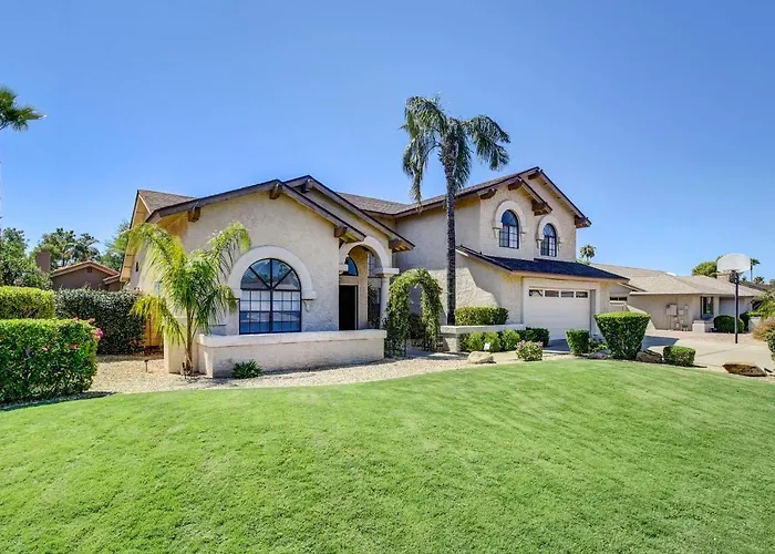 Poolside Backyard Oasis! Scottsdale Family Retreat