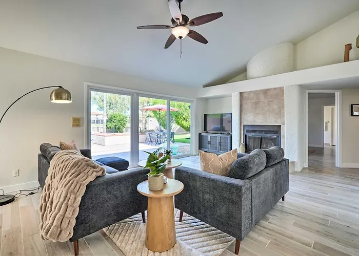 Ideal For Snowbirds! Poolside Getaway In Glendale