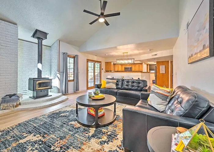 Spacious Flagstaff Home W/ Hot Tub & Grill!