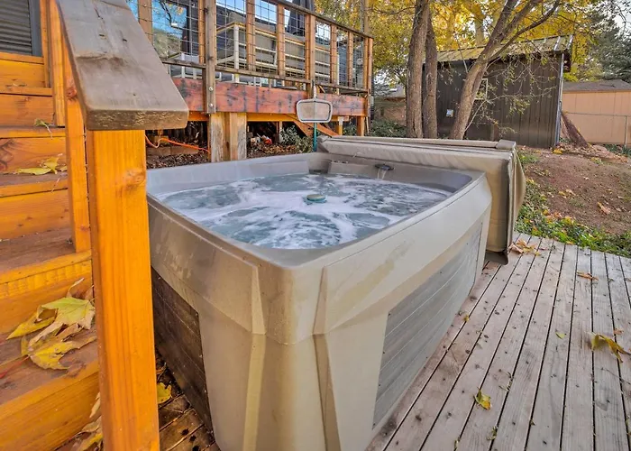 Hot Tub & Deck: Waterfront Escape In Payson!