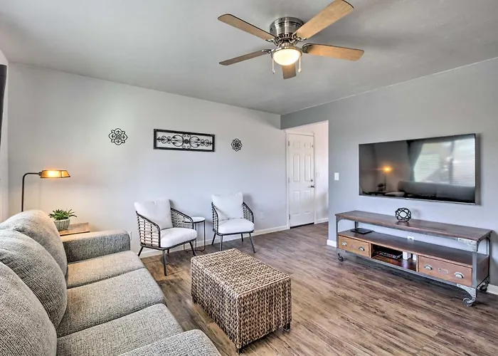 Private Yard! Pet-Friendly Tucson Getaway