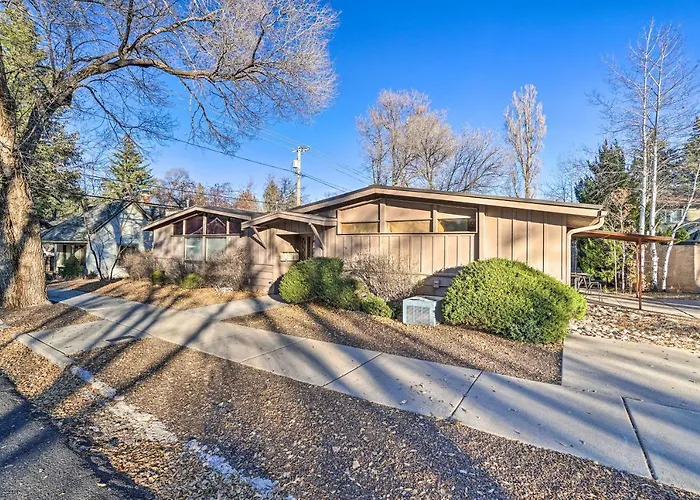 Cozy Flagstaff Studio W/ Patio - Near Dtwn!